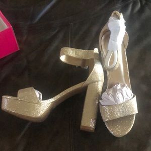 Dream Pairs Gold glitter heels